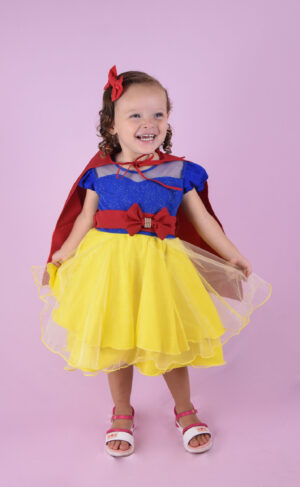 Vestido Infantil Festa Curto Princesa Branca de Neve com Capa Fantasia